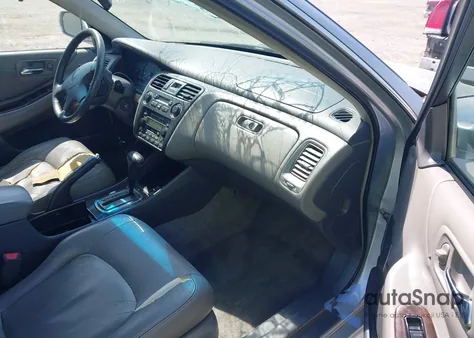 2001 Honda Accord 3.0 Ex z USA, uszkodzony, nr VIN 1HGCG16531A086287